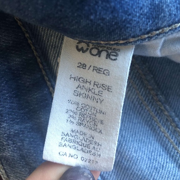 High rise skinny jeans, slightly ripped design - Picture 6 of 6